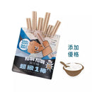 藍白包裝阿姆阿姆潔牙棒，六根淺咖啡色潔牙棒展示，右側有優格碗插畫與「添加優格」字樣.