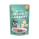 毛孩時代100%原型牛肉凍乾零食包裝，綠色袋身，前方有黑白柴犬插畫及實物牛肉塊圖片.