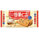 義美雙果仁煎餅杏仁南瓜子口味，長方形餅乾包裝，帶有堅果碎片.