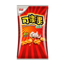 可樂果原味螺旋狀豌豆酥餅乾118克，紅色包裝搭配大蒜與豌豆圖案.