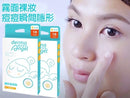 白色隱形痘痘貼包裝盒與女性輕觸臉部使用示範.