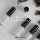 白色瓶身黑色噴頭睡眠枕頭噴霧，簡約清新包裝設計.