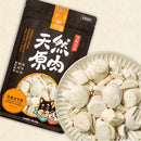 日本大干貝凍乾零食包裝與白色碗中多片扇形干貝凍乾塊.