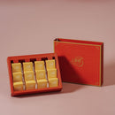 紅色禮盒裝12入金黃色包裝鳳梨酥，方形外觀帶精緻圖案.