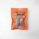 橘色包裝真空封存雞佛，透明視窗可見內含食材，中央印有黑色與白色文字標示產品名稱.