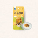 南瓜燒雞寵物零食30g包裝，旁有小盤裝香嫩雞肉碎塊.