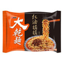 維力大乾麵紅油擔擔口味泡麵包裝，特色辣油擔擔麵湯底與筷子夾起麵條圖案.