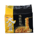 黑黃包裝維力大乾麵地獄辣椒口味泡麵，5入組，辣味標示明顯.