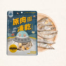 太空凍雞原肉凍乾包裝與多尾冷凍小魚擺盤.