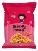 維力張君雅小妹妹麻辣燙風味拉麵條餅紅色包裝，圖案有卡通女孩與辣椒，展示拉麵條餅乾外形.