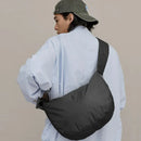 【Plain-me】寬帶雲朵中型半月包 (下單後5-7個工作天出貨)