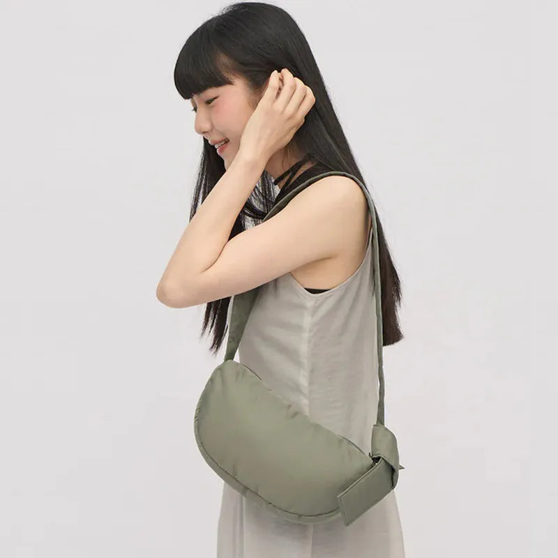 【Plain-me】寬帶雲朵小型半月包 (下單後5-7個工作天出貨)