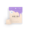 淡粉色梯形美妝海綿，柔軟細緻，適合多角度上妝使用，包裝簡約透明設計.