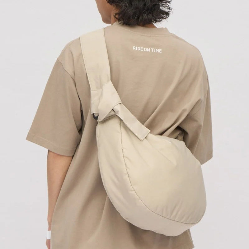 【Plain-me】寬帶雲朵中型半月包 (下單後5-7個工作天出貨)