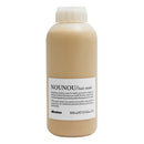 米色圓柱形塑膠瓶裝達芬尼斯NOUNOU滋養髮膜1000ml，簡約白色標籤設計.