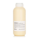 Davines DEDE 強化護髮素250ml，乳白色塑膠瓶，簡約白色標籤設計.