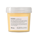 淡黃色塑膠罐裝Davines DEDE保濕滋潤護髮素250ml，白色蓋子設計.
