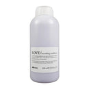 Davines LOVE 1000ml柔順護髮素，淺紫色瓶身白色標籤簡約設計.