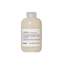 250ml透明瓶裝Davines LOVE CURL捲髮洗髮露，簡約白色標籤標示產品信息.