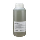 Davines達芬尼斯VOLU豐盈洗髮露1000ml，透明灰色塑膠瓶身白色標籤.