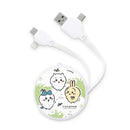白色小圓盒多合一伸縮充電線，附USB、Type-C、Lightning接頭，蓋子印有吉伊卡哇卡通小動物圖案.