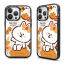 白色兔兔插畫磁吸款iPhone保護殼，餅乾與蝴蝶結圖案，黑色邊框.