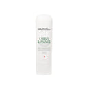 白色圓柱形GOLDWELL歌薇動感瞬間髮膜瓶身，綠色與黑色字樣標示Curls & Waves.