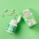 綠白色狗貓眼睛保健品瓶裝與盒裝，膠囊散落在淺綠背景上.