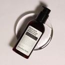 深棕色塑膠瓶配黑色按壓瓶口，標籤上印有英文與品牌名「Himalaya Herb」.