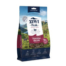ZIWI巔峰經典系列96%鮮肉鹿肉貓糧，400克藍白綠色包裝，山景背景.